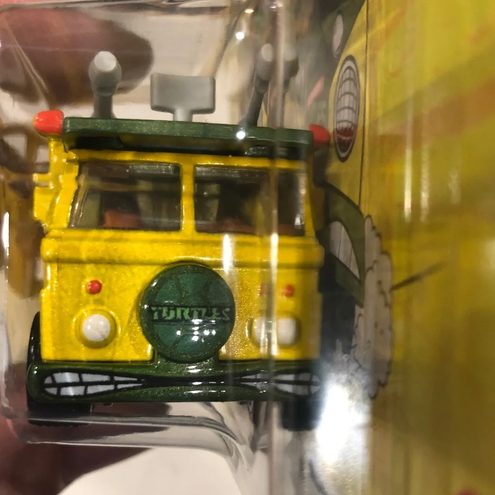 Hot Wheels Premium Teenage Mutant Ninja Turtles Party Wagon - Yellow